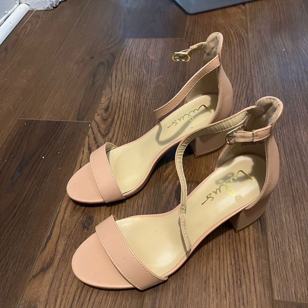 Lulus size 7 mini heel never worn outside